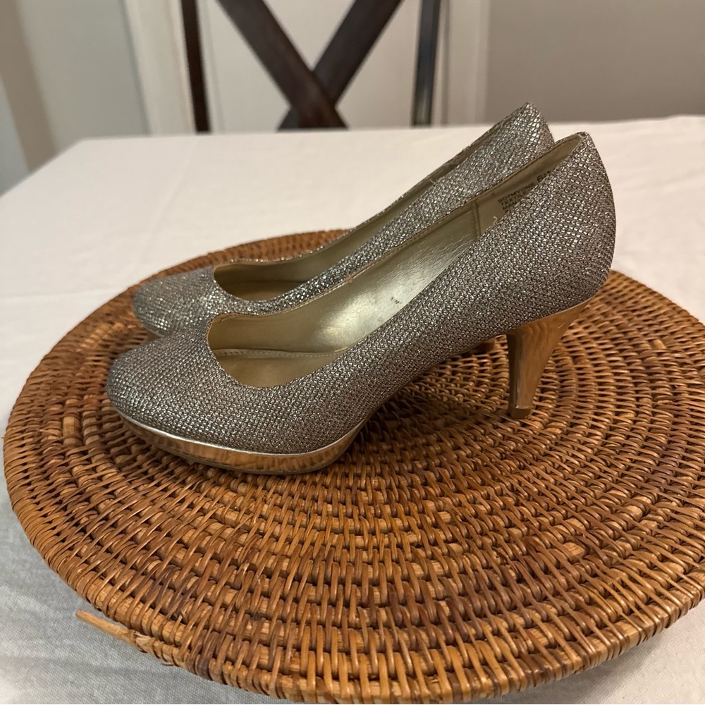 Bandolino Shimmering Silver Gold Heels‎